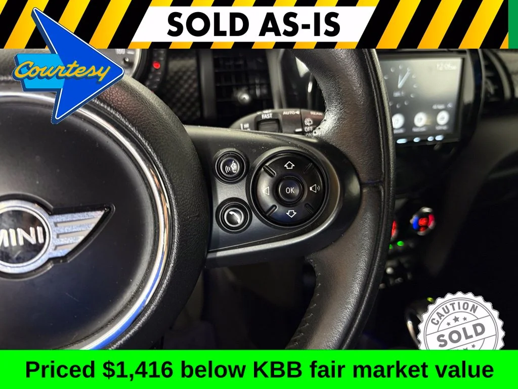 Used 2015 Red MINI Base image 20