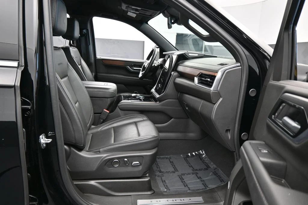 Used 2025 Onyx Black GMC Denali image 49