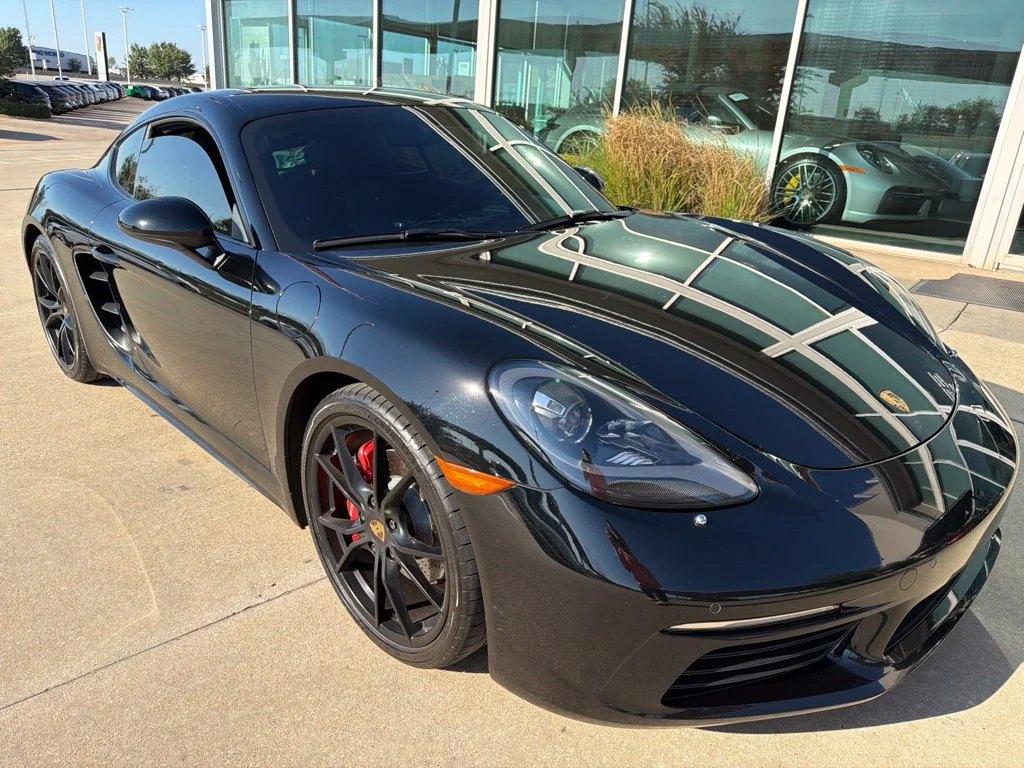 Used 2019  Porsche S image 3