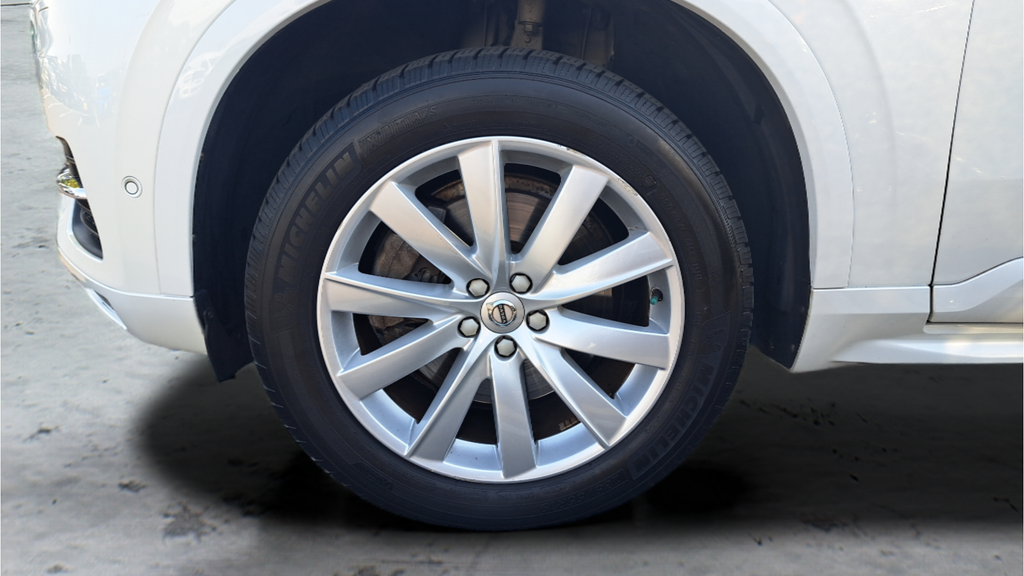 Used 2019 White Volvo T6 Momentum image 28