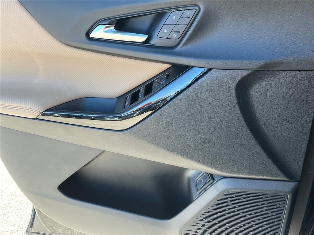 New 2026 Mosaic Black Metallic Chevrolet ACTIV image 22