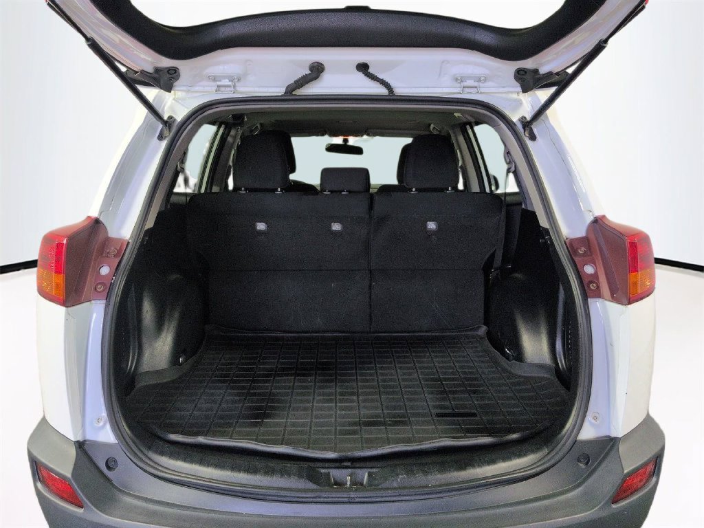 2015 Toyota RAV4 XLE - Photo 16