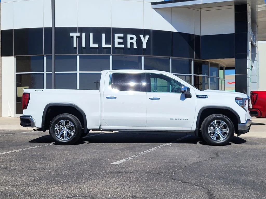 2025 GMC Sierra 4WD Crew Cab Short Box SLT's photo