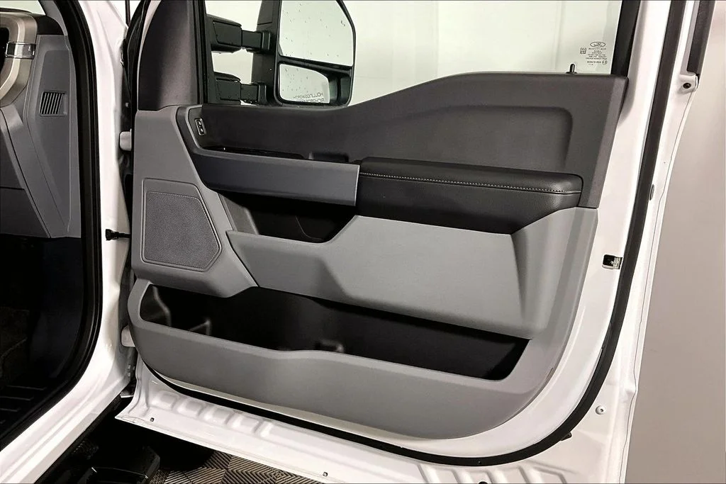 Used 2024 Oxford White Ford XL image 19