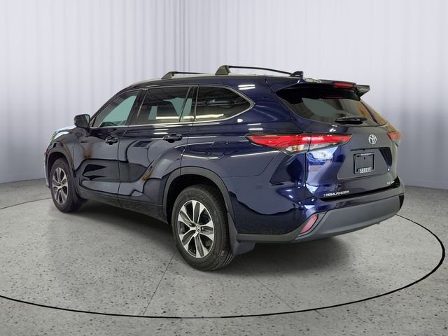 Certified Used 2022  Toyota XLE image 3