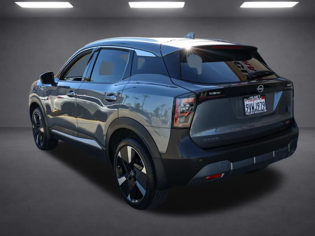 Used 2025 Gray Nissan SR image 5