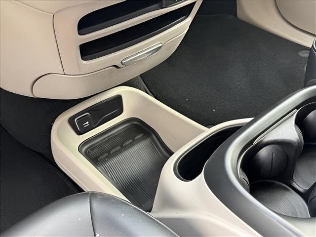 Used 2023 Black Chrysler Touring L image 20