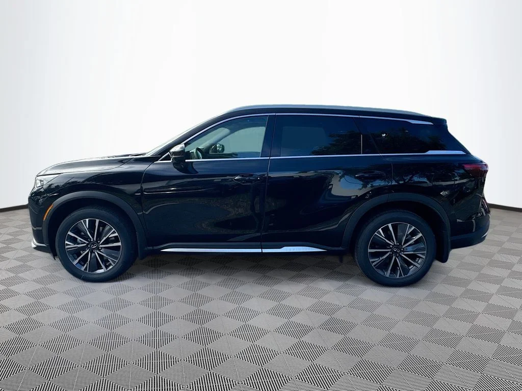 Certified Used 2026 Black INFINITI LUXE image 9