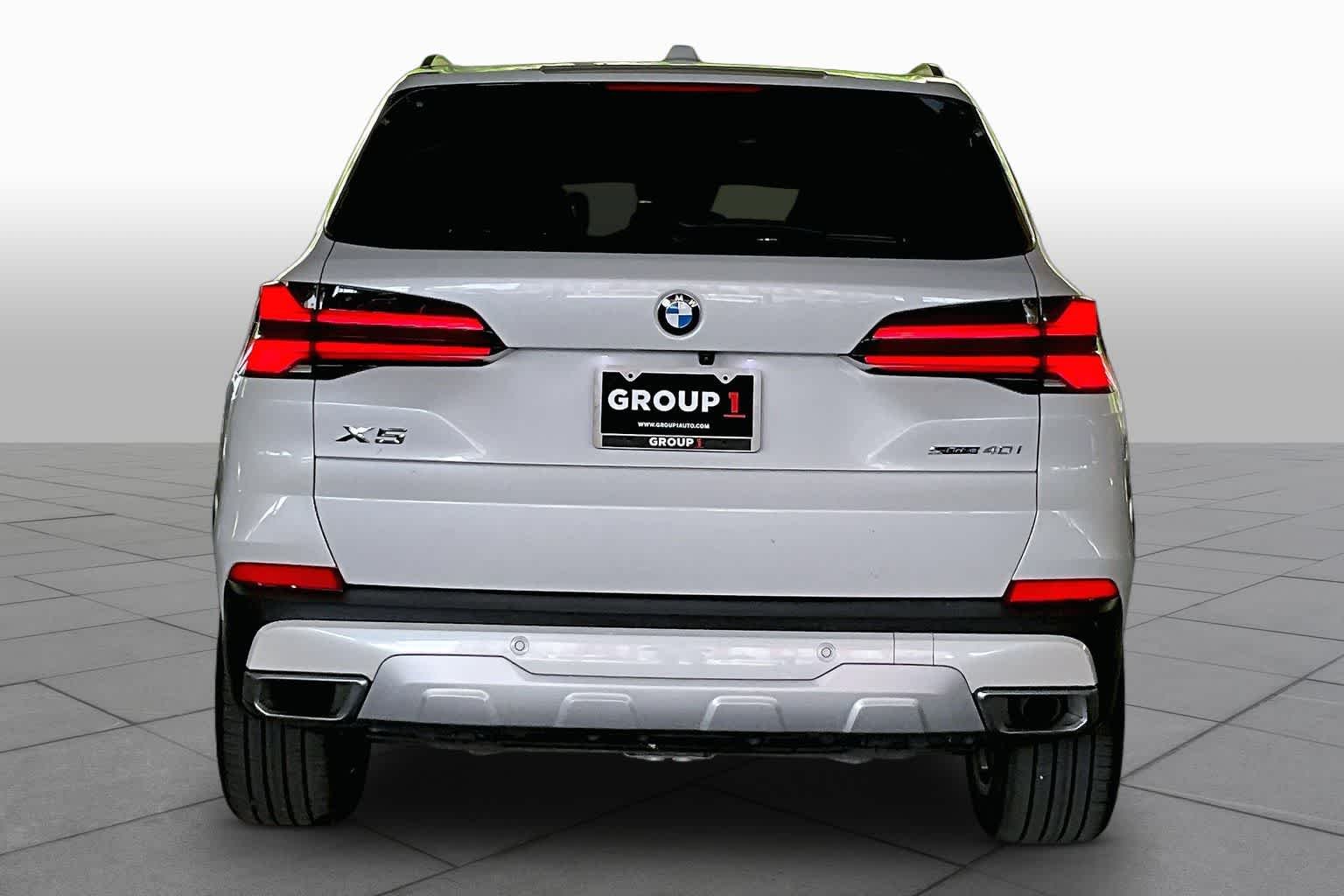 Used 2025 Mineral White Metallic BMW sDrive40i image 4