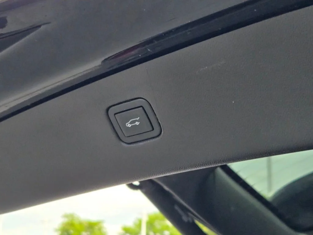 Used 2021 BLACK Chevrolet RS image 15