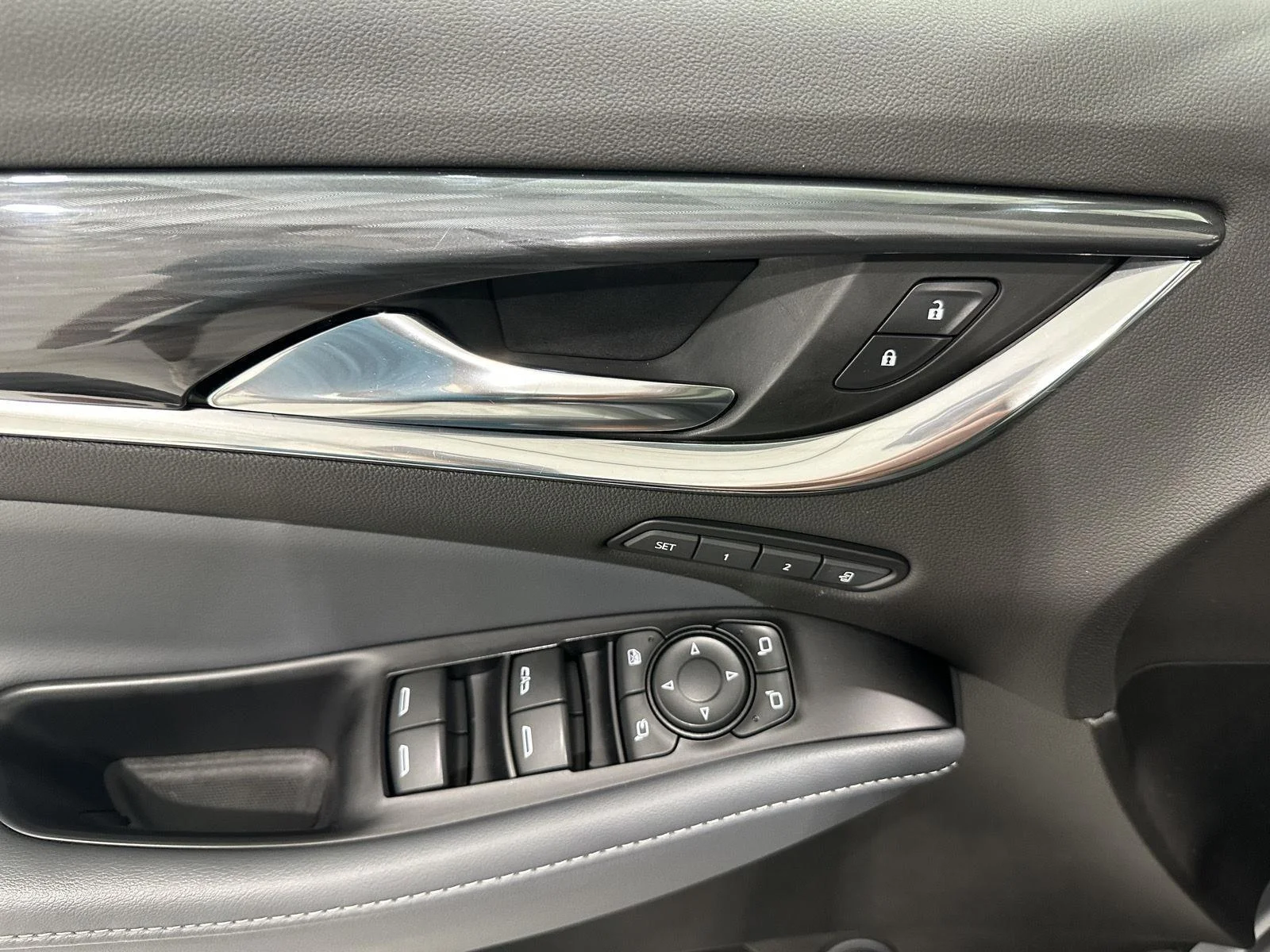Used 2021 Includes Pitch Dark Night lower exterior accent color.) Buick Premium image 21