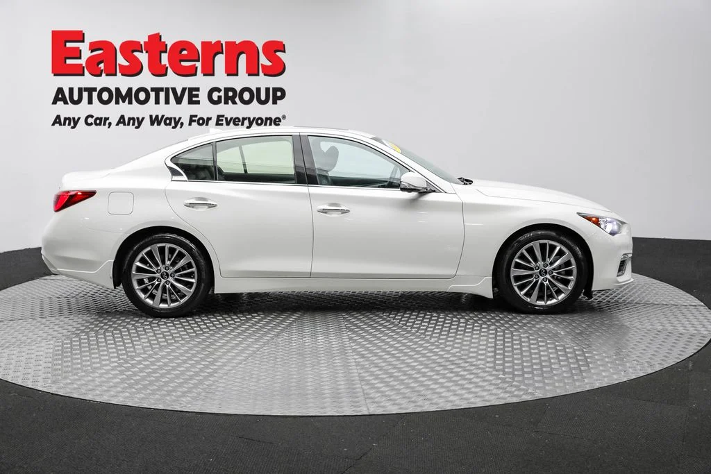 Used 2022 White INFINITI LUXE image 4