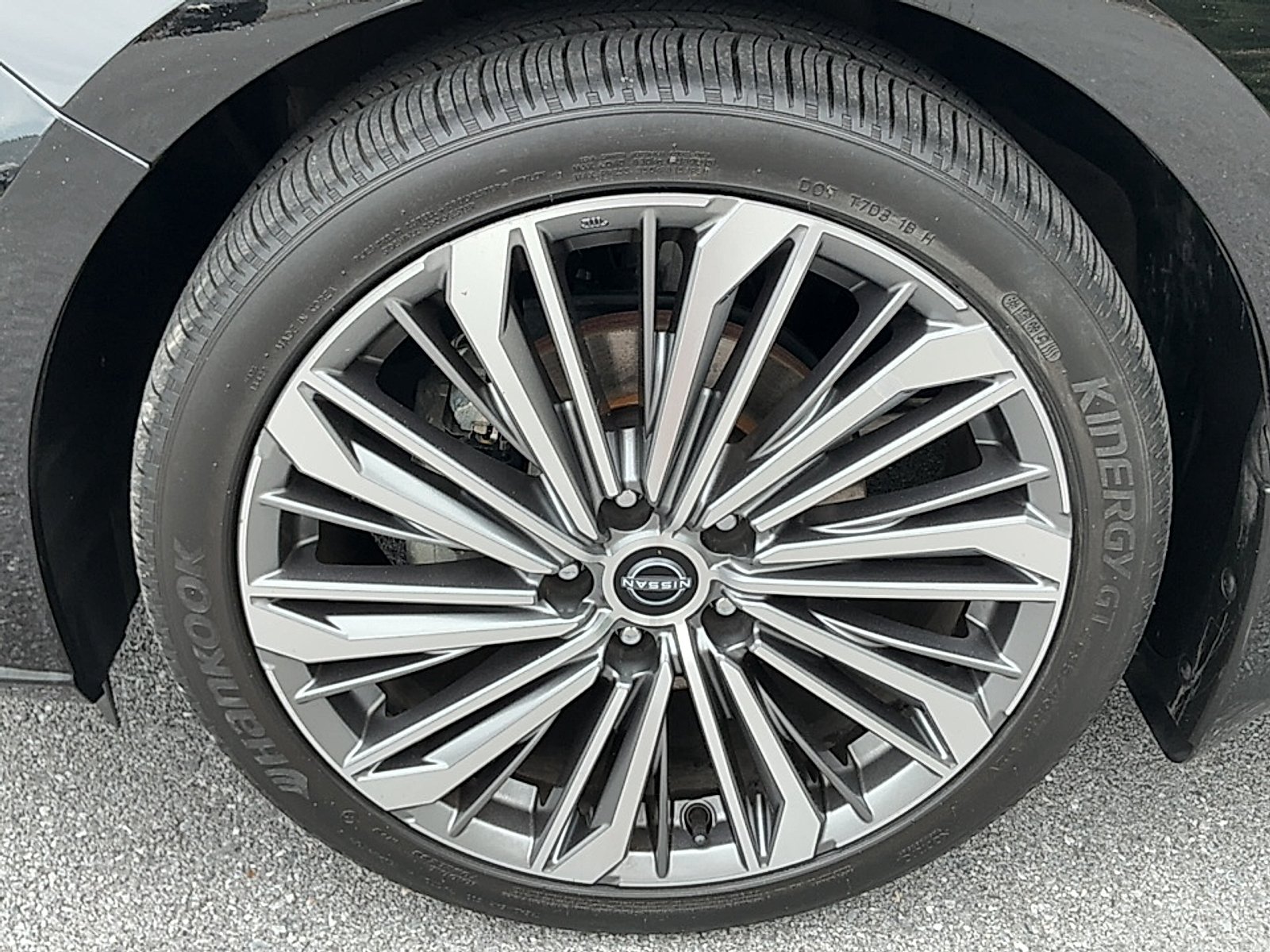 Used 2023 Super Black Nissan SL FWD image 5