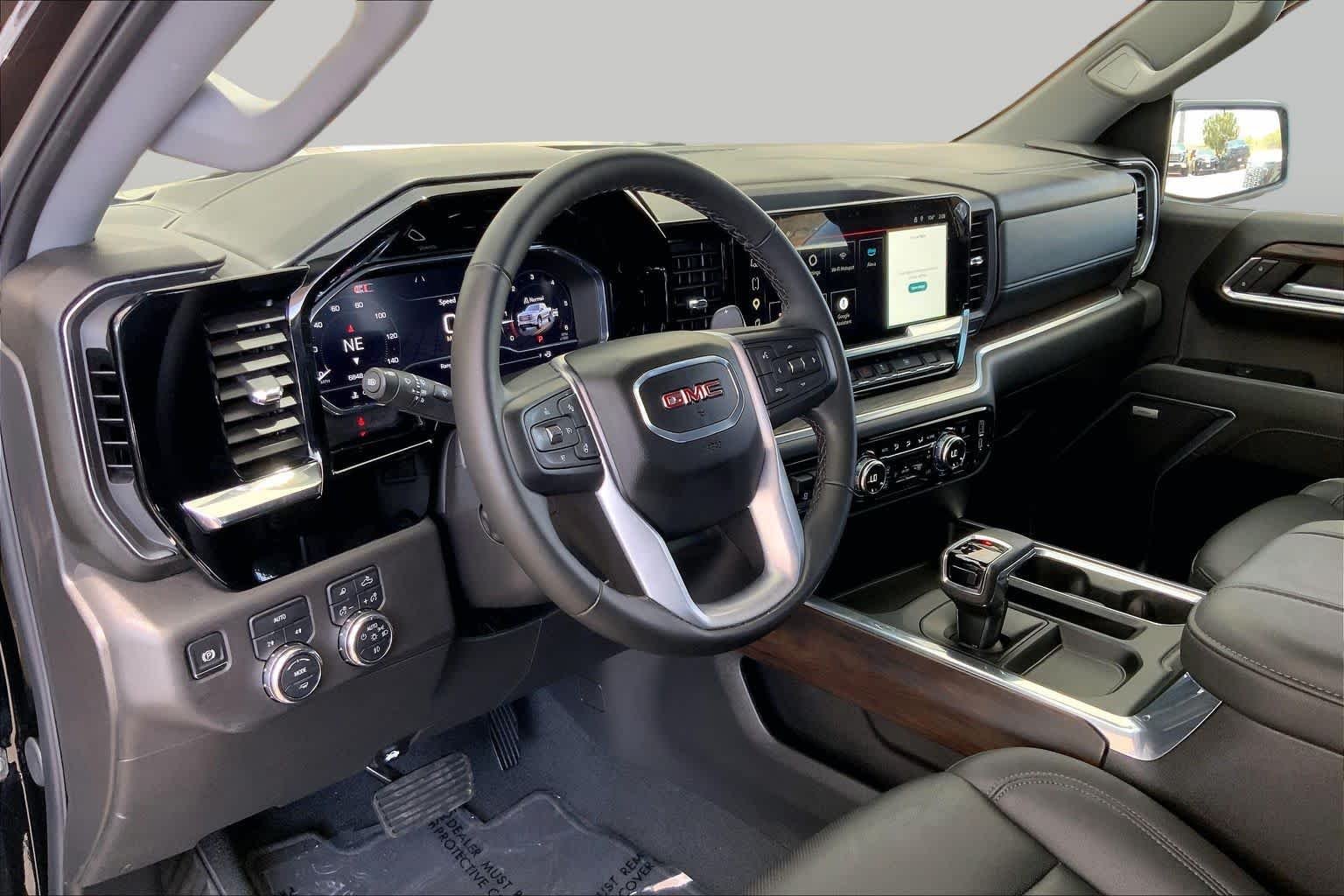 Used 2025 Onyx Black GMC SLT image 18