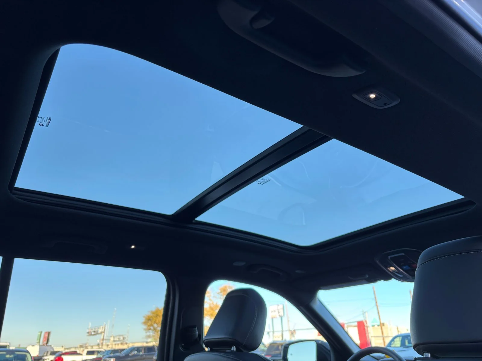 New 2027 BRIGHT WHITE Jeep Limited image 22