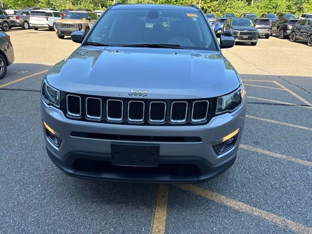 Used 2018 Billet Silver Metallic Clearcoat Jeep Latitude image 2
