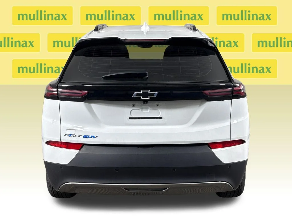 Used 2023 White Chevrolet Premier image 9