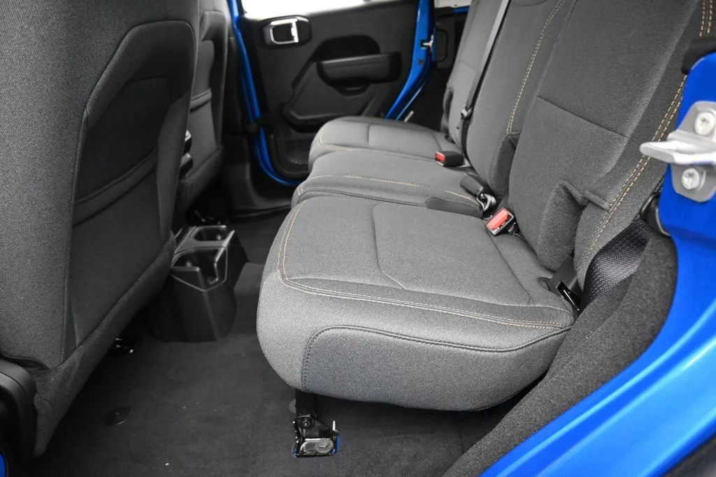 Used 2025 Hydro Blue Pearl Coat Jeep Sport S image 29