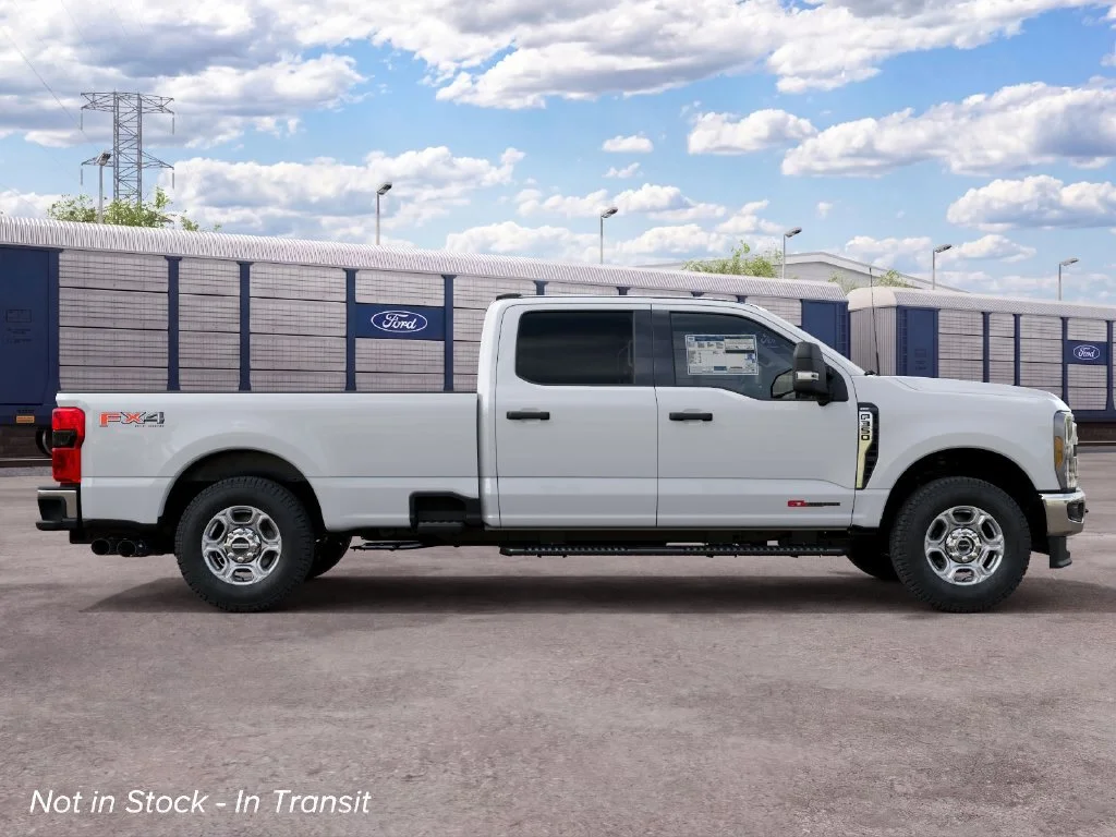 New 2027 Oxford White Ford XLT image 8
