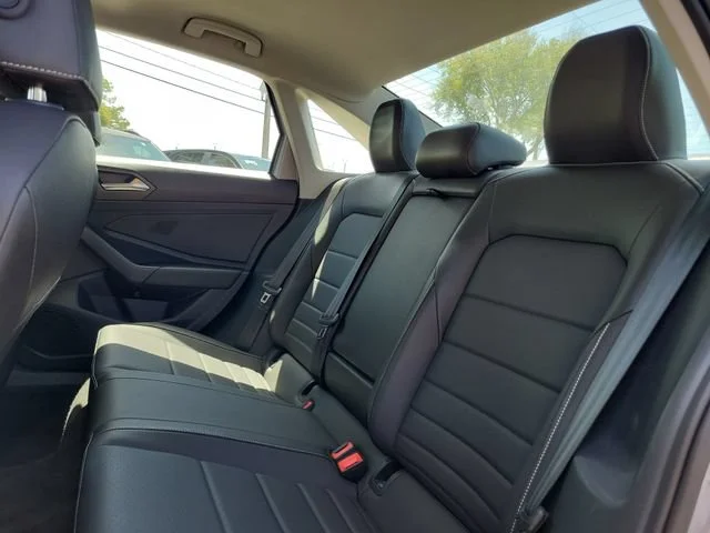 2024 Volkswagen Jetta SE - Photo 9