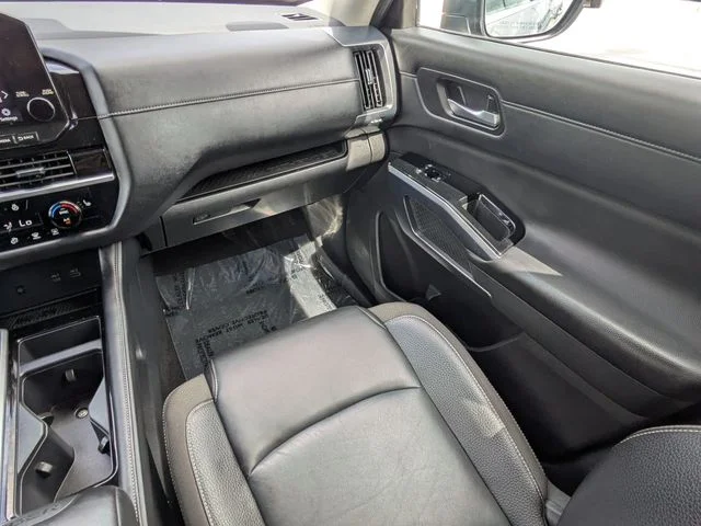 Certified Used 2025 Gun Metallic Nissan SL image 18