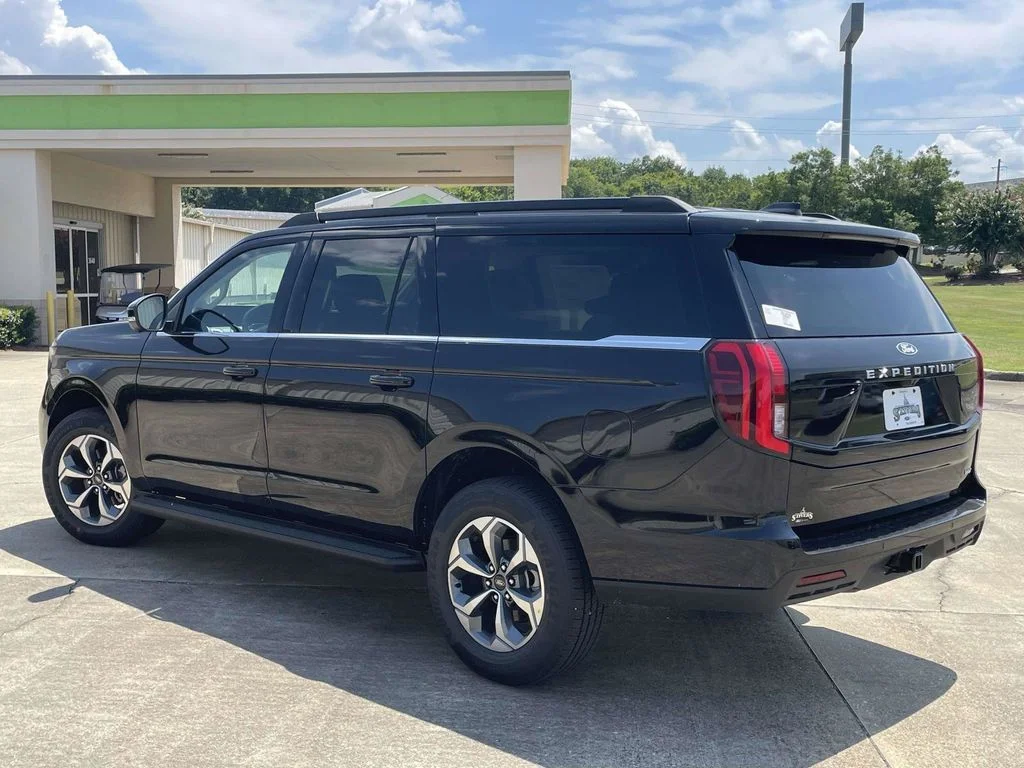 New 2027 Black Ford Active image 5