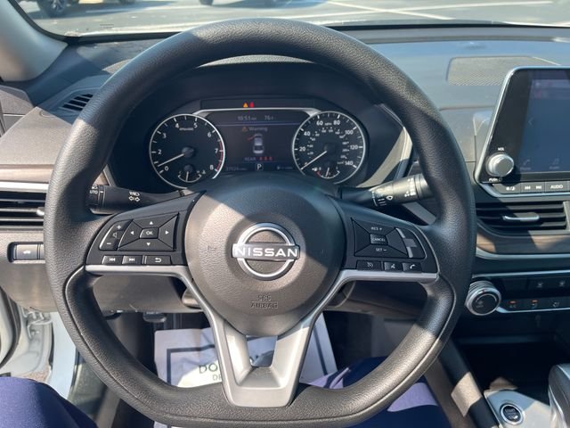 Used 2025 White Nissan 2.5 SV image 17