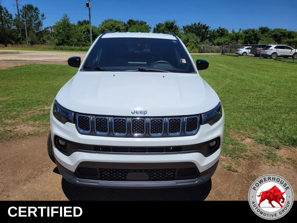 Used 2023 White Jeep Latitude Lux image 10