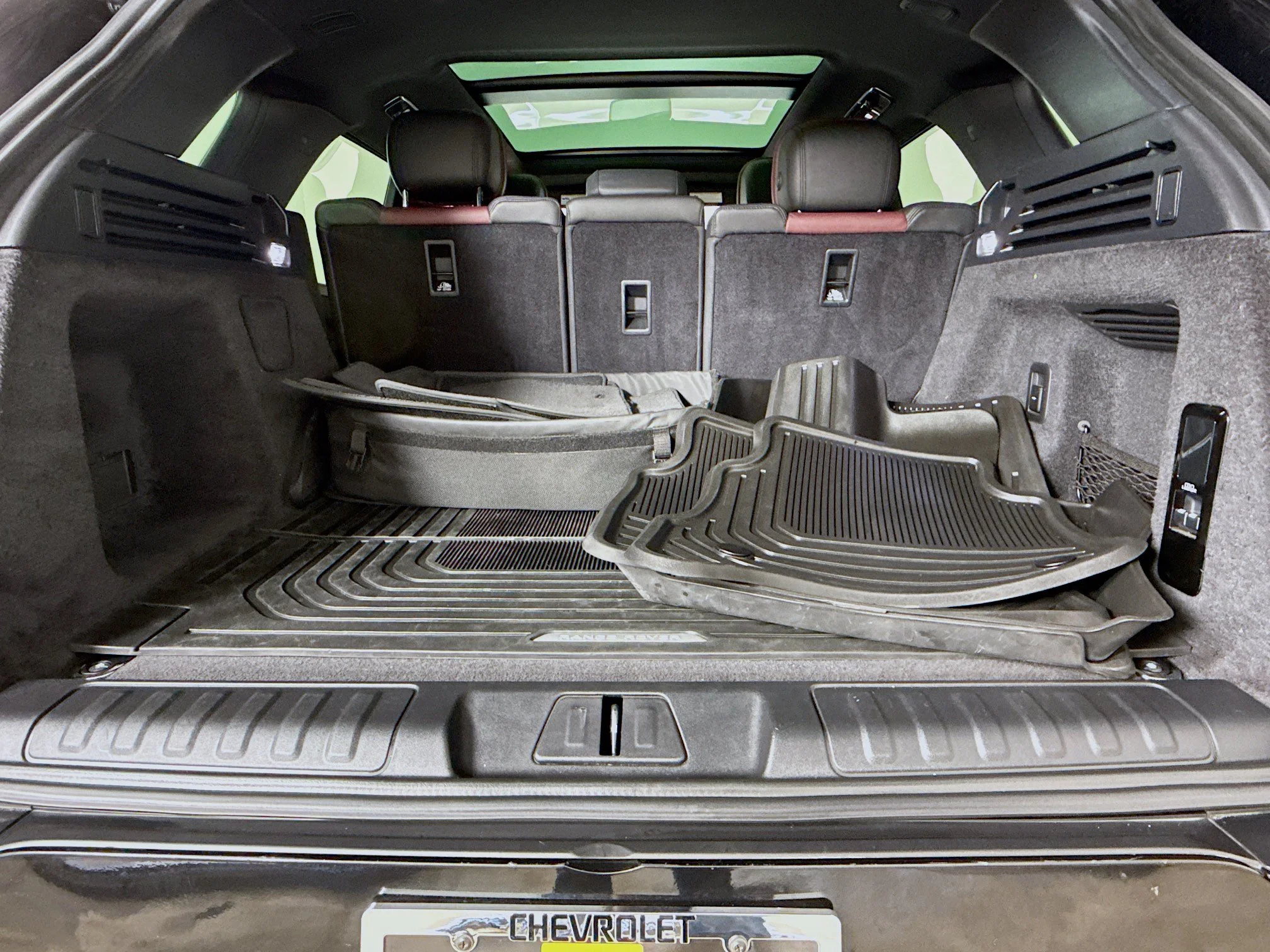 Used 2023  Land Rover SE Dynamic image 29