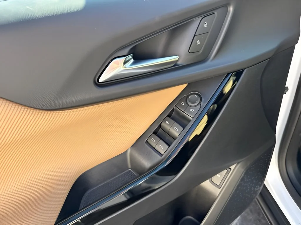 New 2027 Polar White Tricoat Chevrolet ACTIV image 9