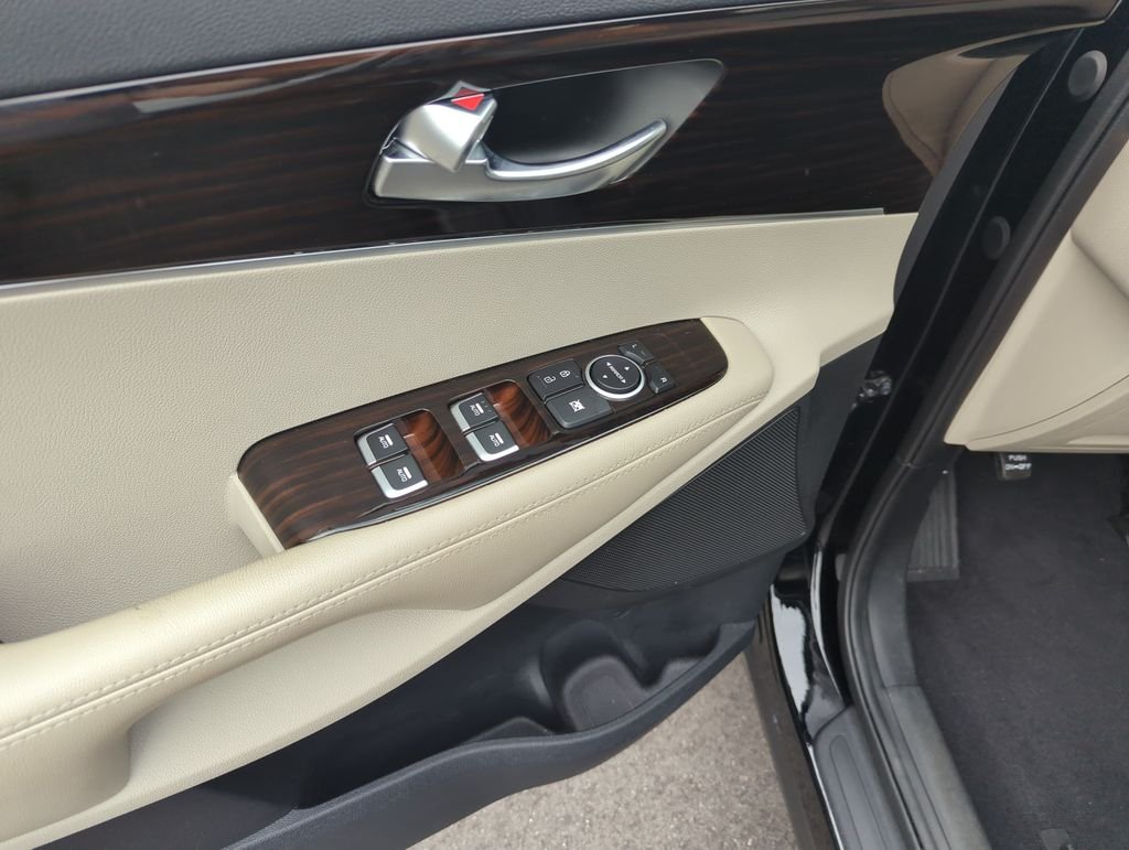 Used 2020 Black Kia LX image 19