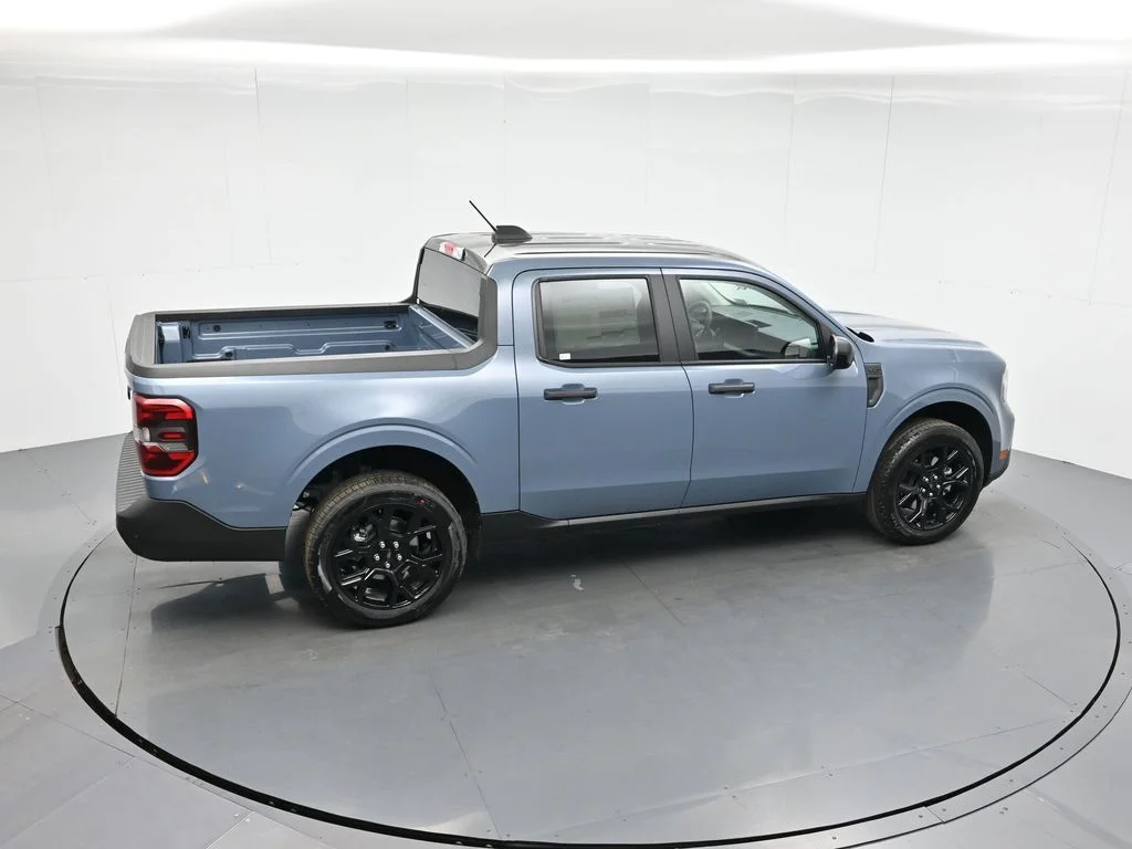 New 2025 Azure Gray Metallic Tri-Coat Ford XLT image 37