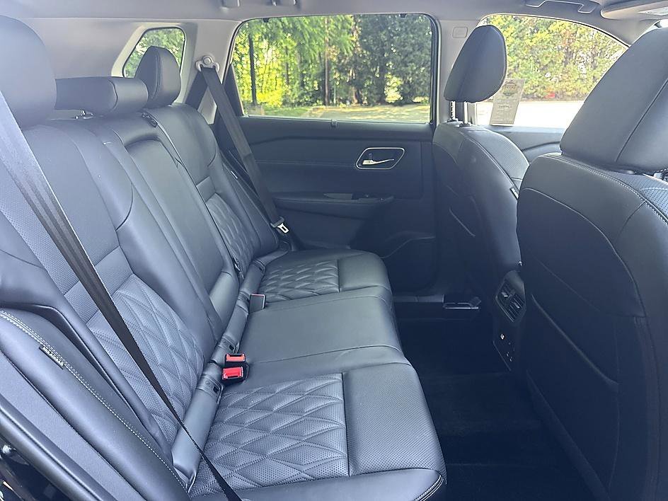 Used 2026 Super Black Nissan Platinum image 22