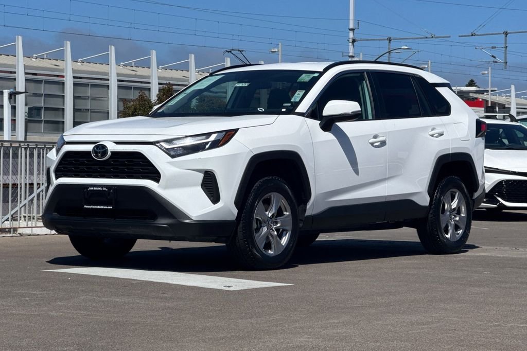 Used 2025 White Toyota XLE image 8