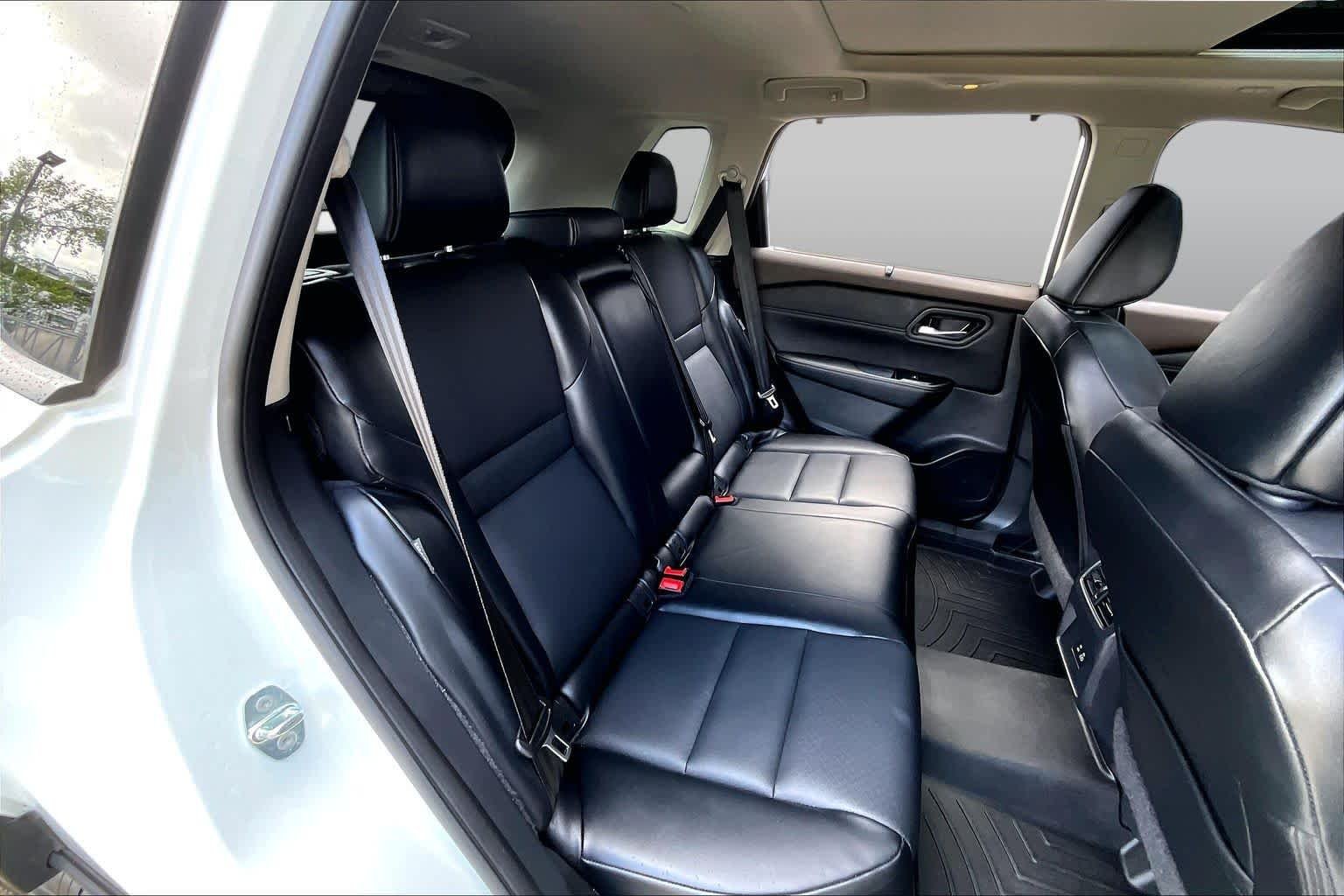 Used 2023 Pearl White Tricoat Nissan SV image 21