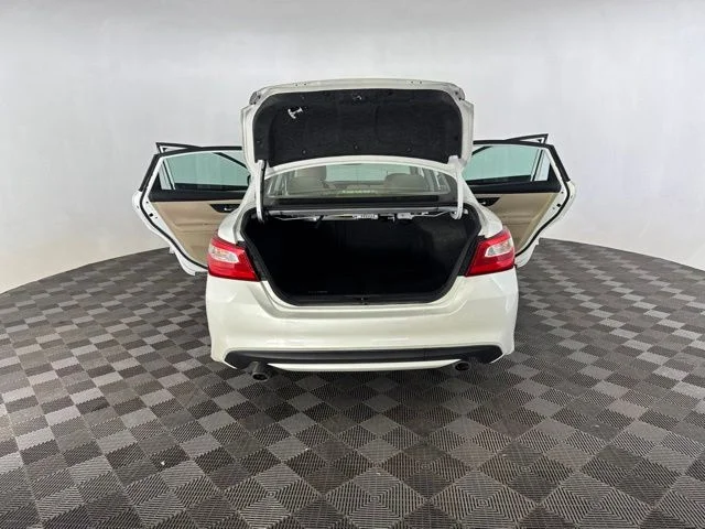Used 2016 White Nissan 2.5 SL image 15