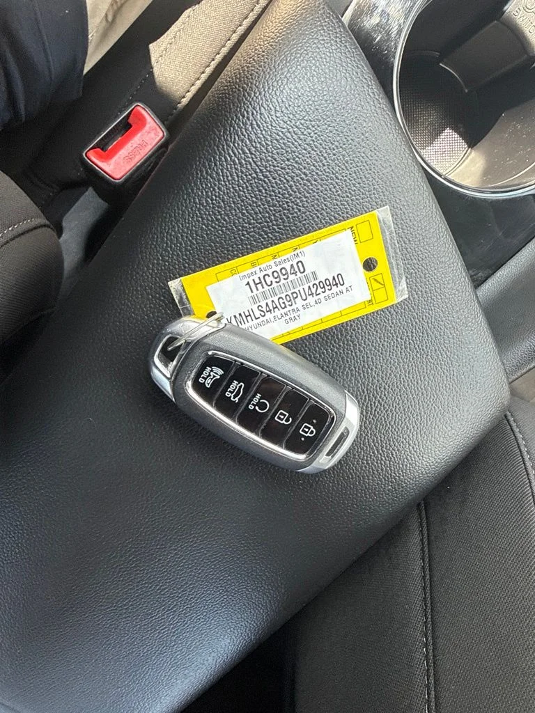 Used 2023 Silver Hyundai SEL image 6