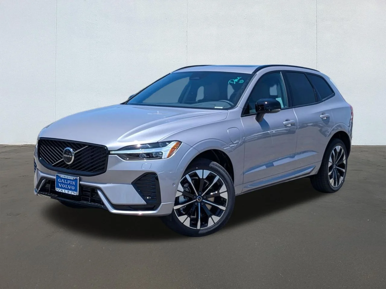 2026 Volvo XC60 T8 Plus Dark AWD's photo