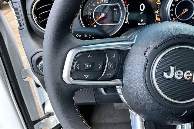 Used 2023 White Jeep Overland image 10