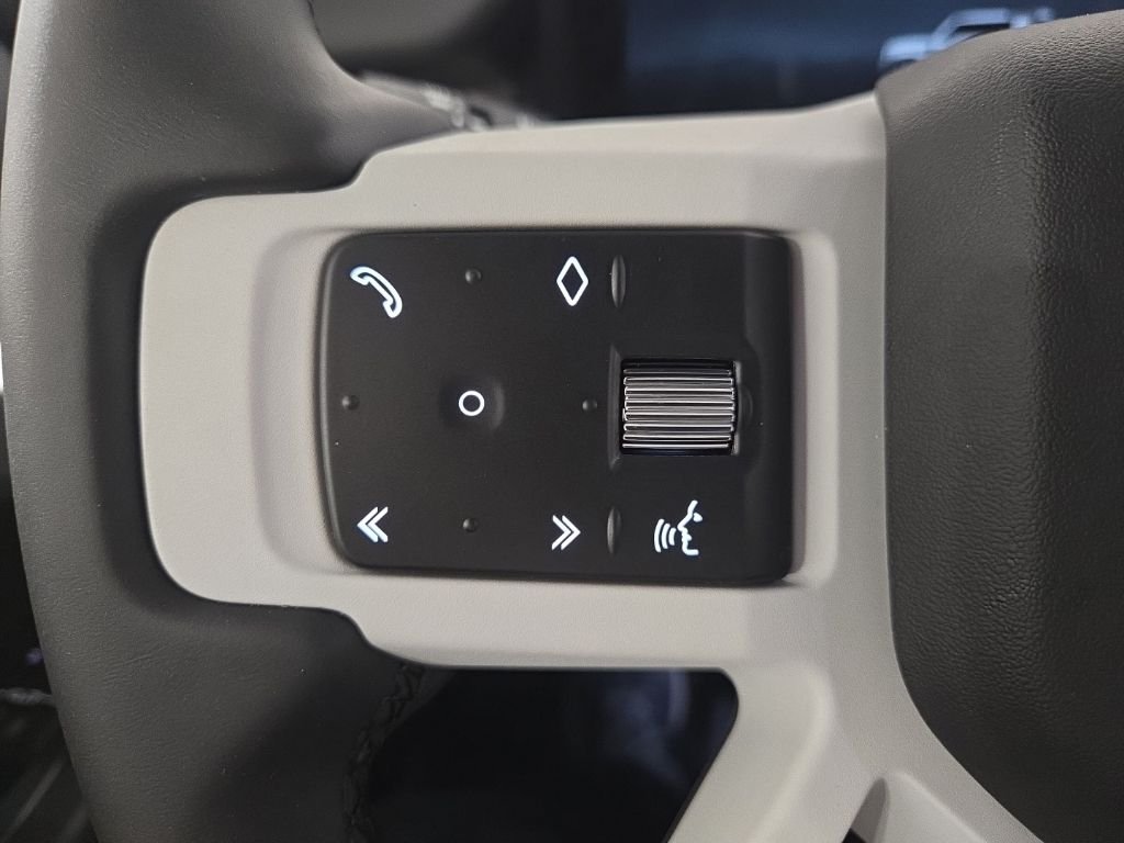 New 2026 Fuji White Land Rover X-Dynamic SE image 12