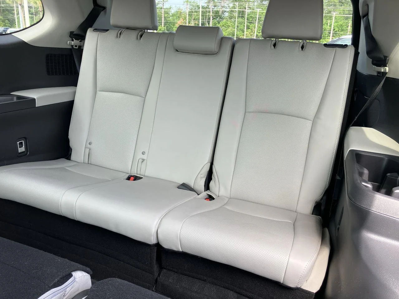 Certified Used 2025 White (Wind Chill Pearl) Toyota Limited image 28