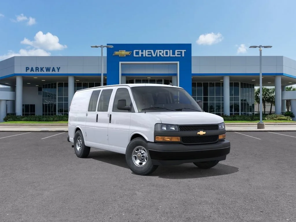 New 2025 Summit White Chevrolet WT image 1