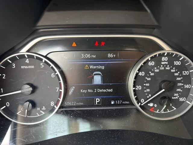 Used 2021 White Nissan Platinum image 12