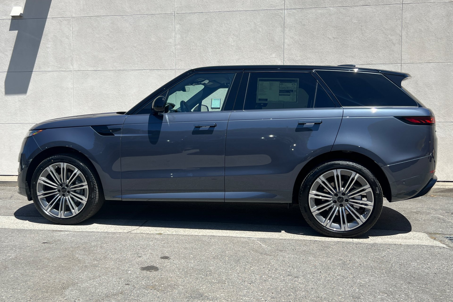 New 2026 Varesine Blue Land Rover Dynamic SE image 5