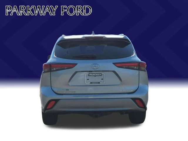 Used 2023 Silver Toyota Platinum image 4