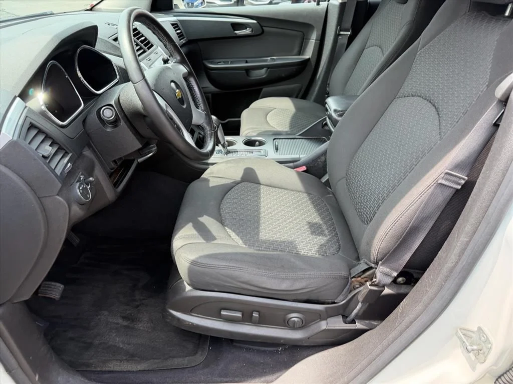Used 2011 White Chevrolet LT image 6