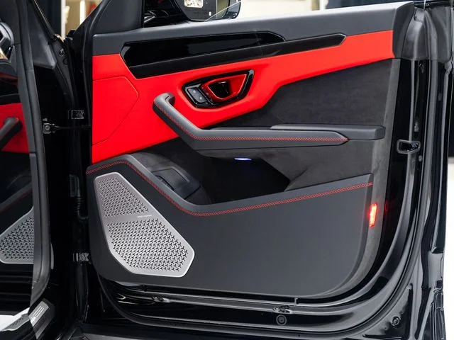 Used 2025 Black Lamborghini SE image 41