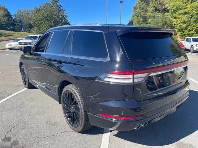 Used 2022 Black Lincoln Reserve image 3
