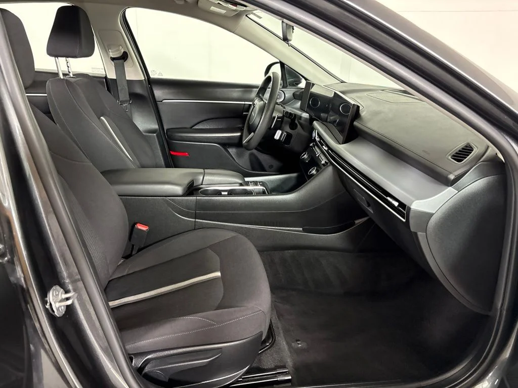 Used 2025 Gray Hyundai SEL image 10