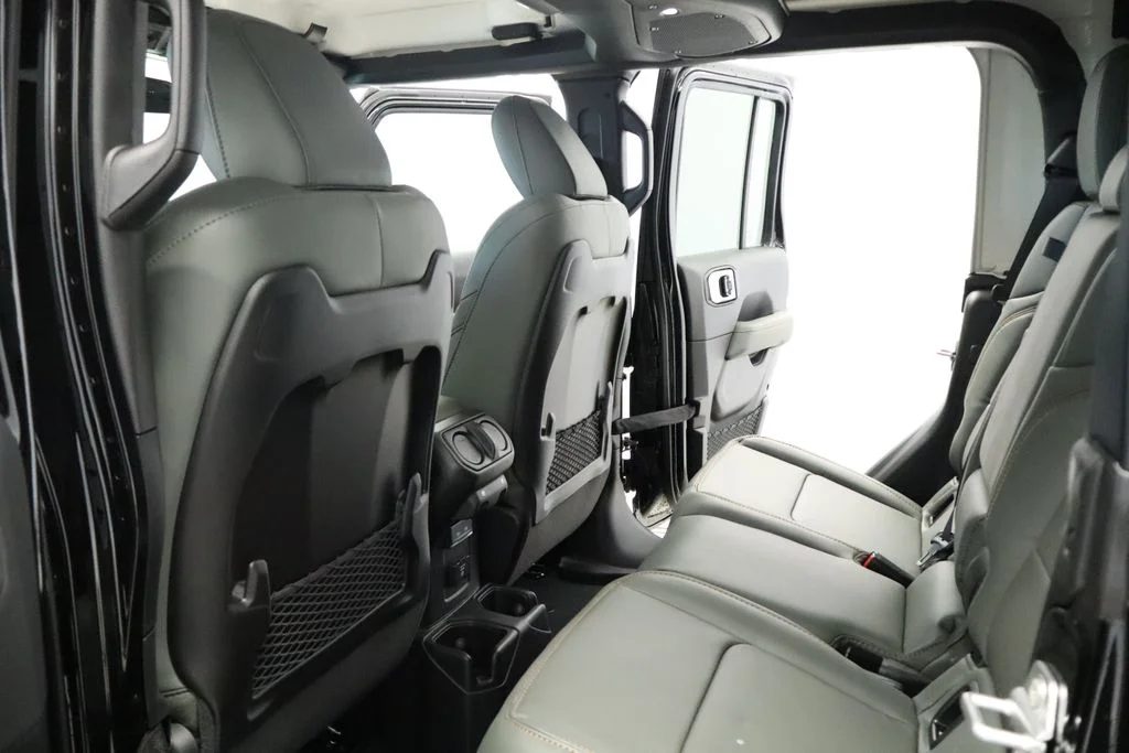 New 2026 Black Clearcoat Jeep Mojave image 31